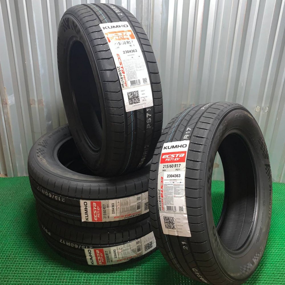 Kumho Ecsta PS71 215/60 R17 96H  