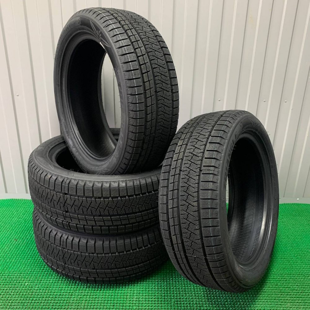 Triangle PL02 255/35 R20 97W  
